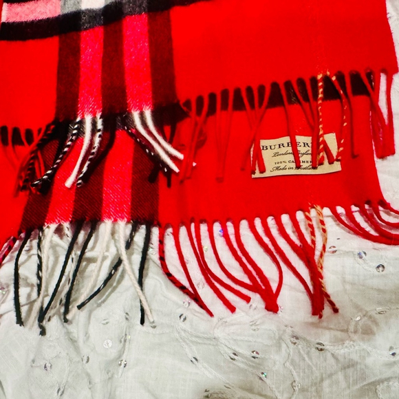Authentic Burberry 100% Cashmere Red Check Scarf - Made in Scotland- Like New - Picture 5 of 10